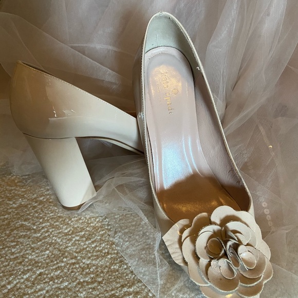 Kate Spade patent shoes - very unique style! - Picture 3 of 4